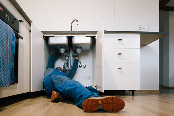 Professional Leak Detection technician working in Wilmette, IL